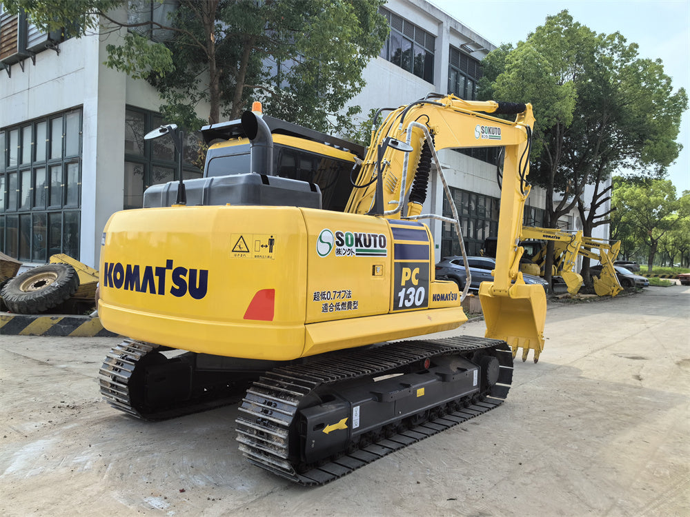 KOMATSU PC130
