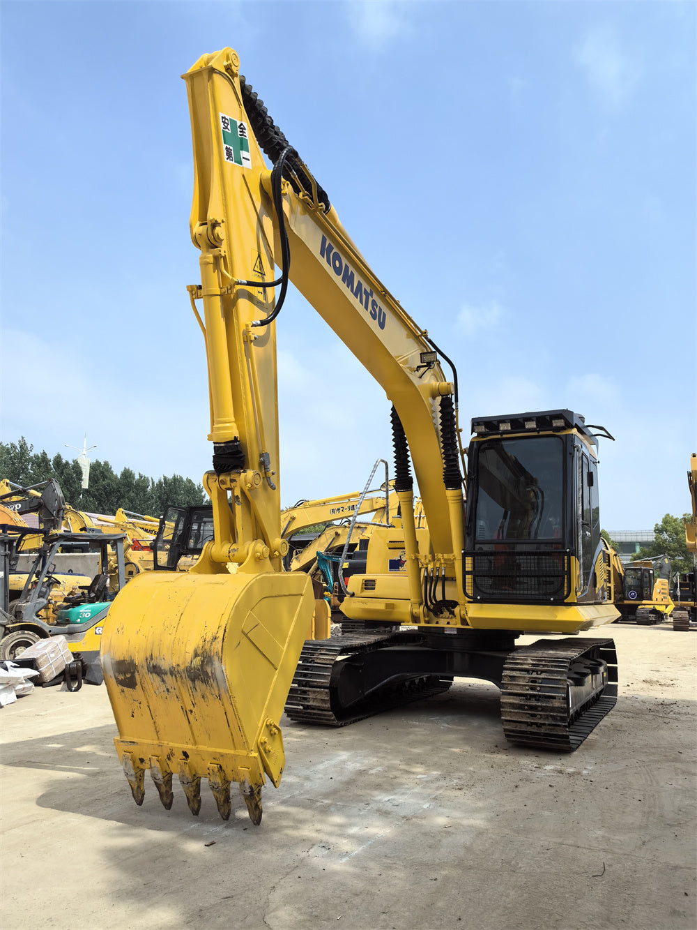 KOMATSU PC130