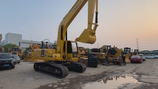 Komatsu PC220 2023